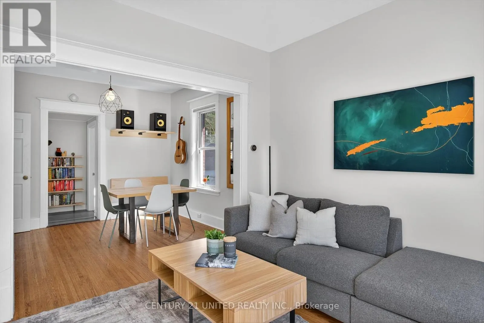 15 MOIR STREET