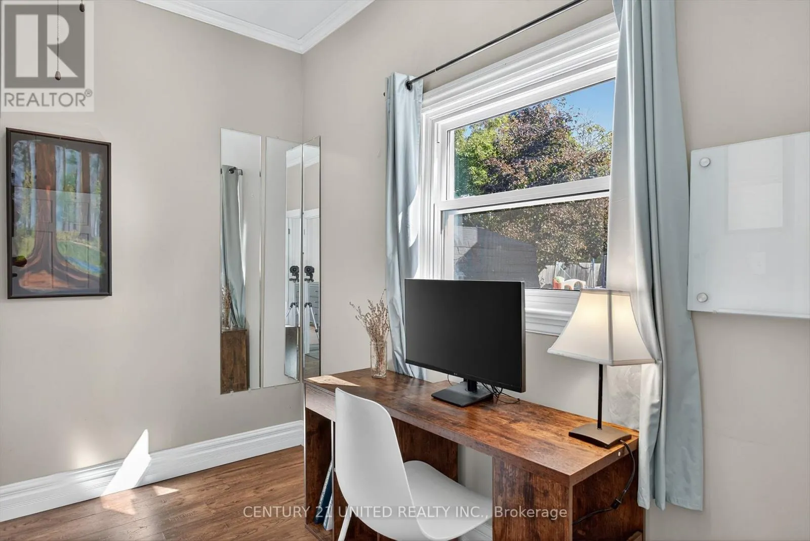 15 MOIR STREET