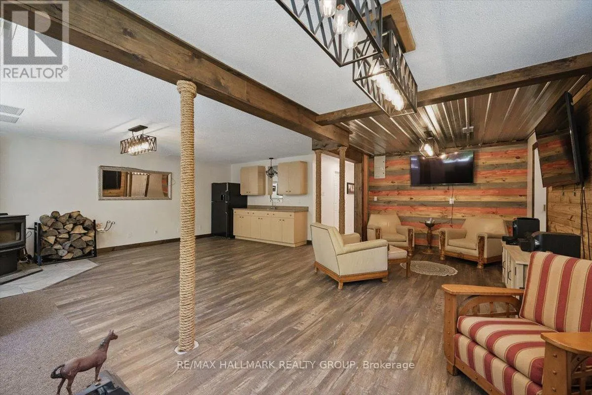 1720 DES PINS ROAD