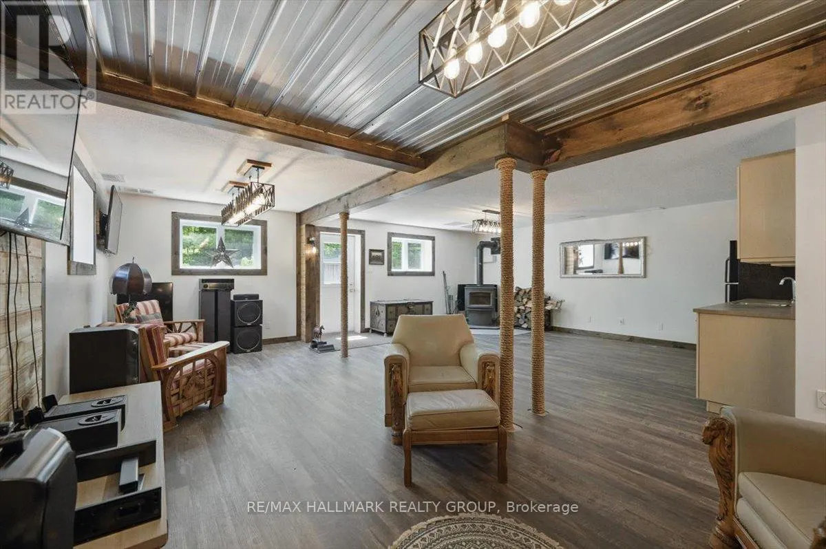 1720 DES PINS ROAD