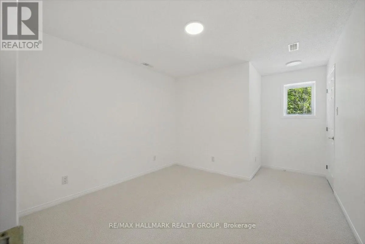 1720 DES PINS ROAD