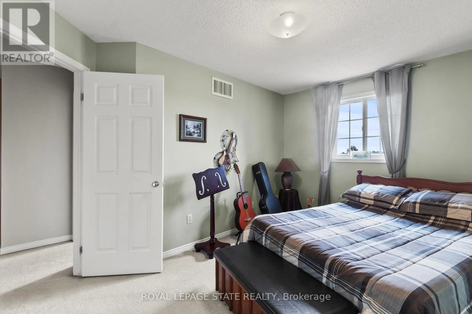 11 - 1860 UPPER GAGE AVENUE