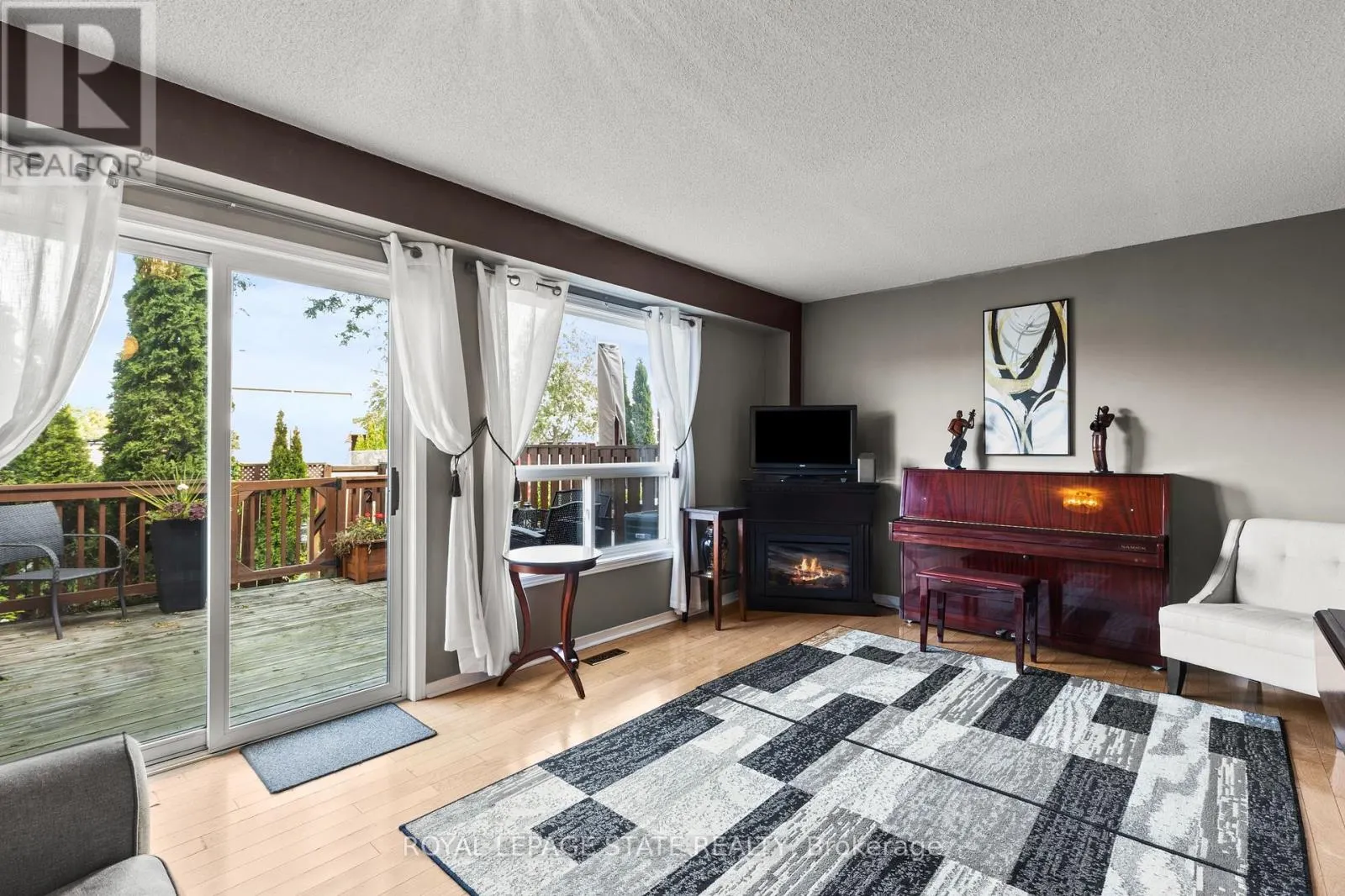 11 - 1860 UPPER GAGE AVENUE