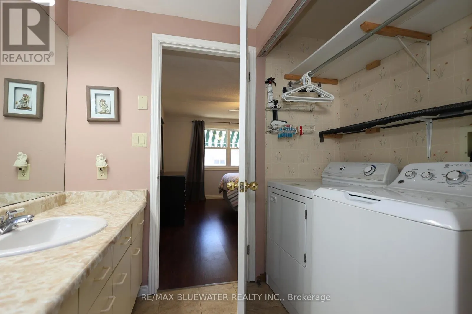 313 PINETREE LANE