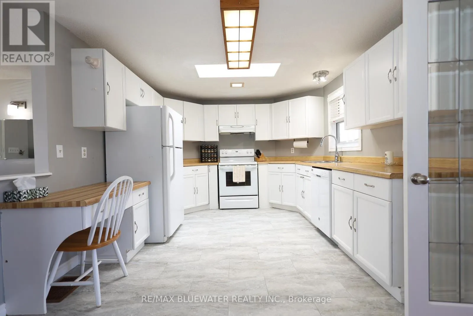 313 PINETREE LANE
