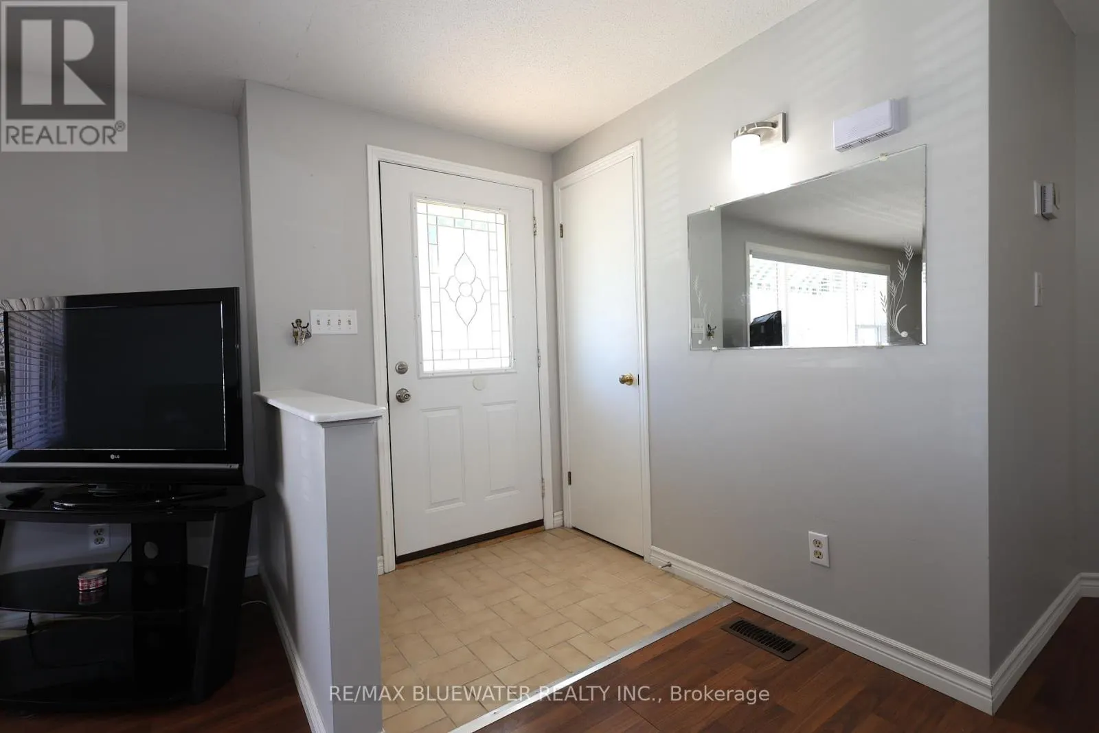 313 PINETREE LANE