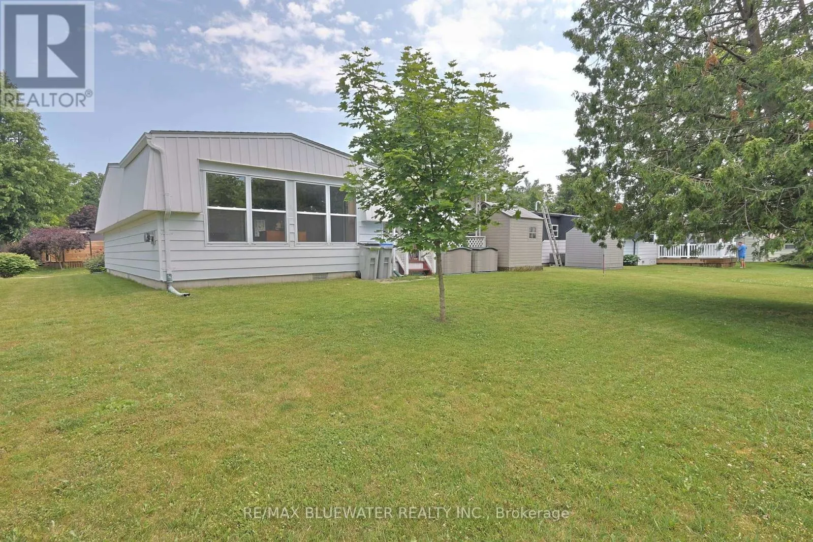 313 PINETREE LANE
