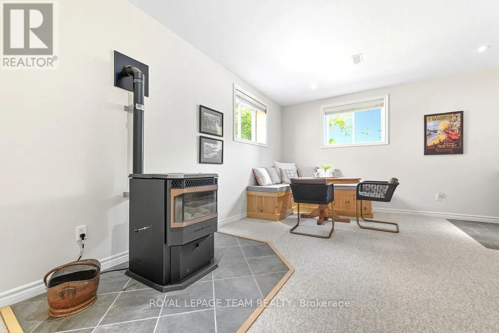 698 BARRYVALE ROAD