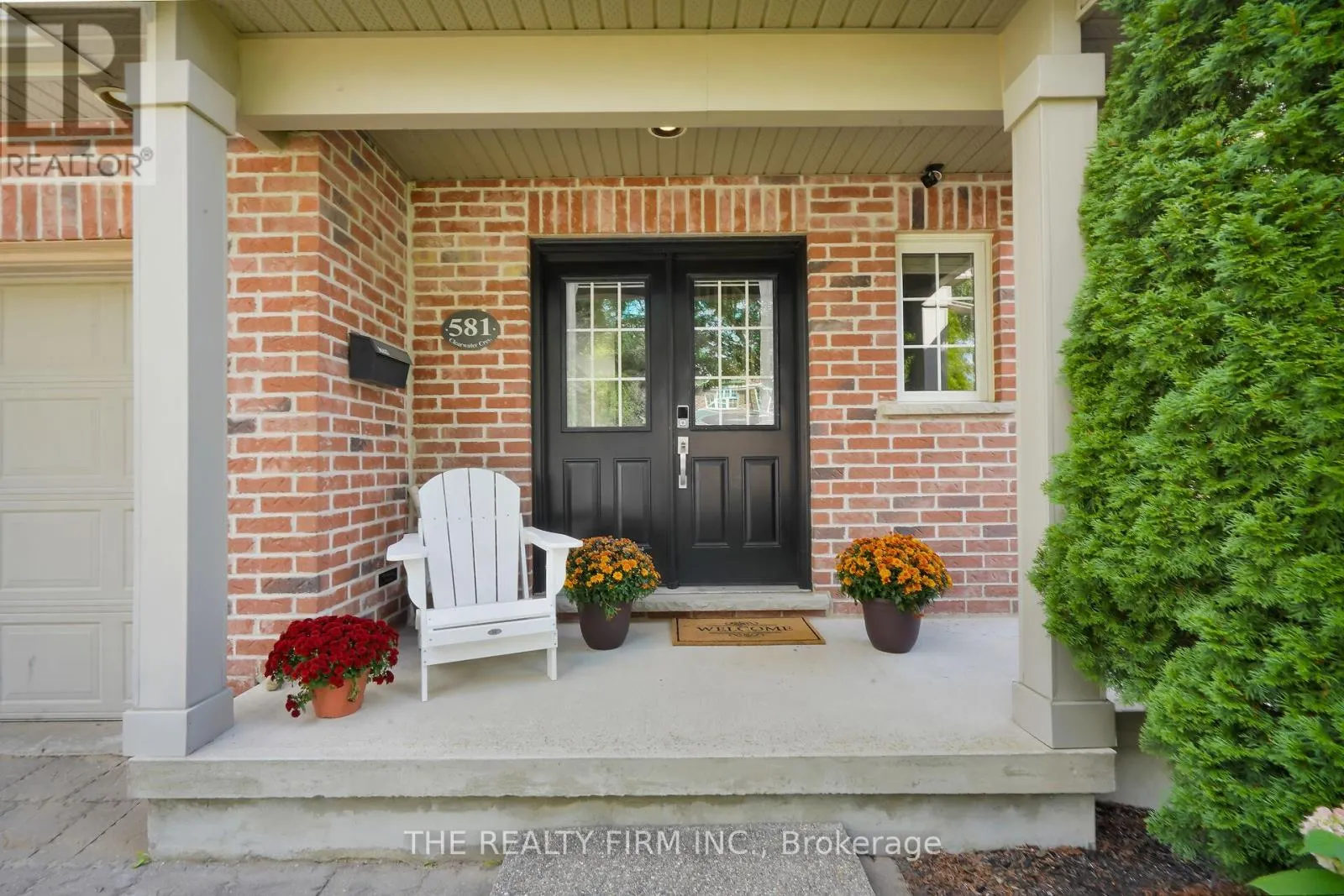 581 CLEARWATER CRESCENT