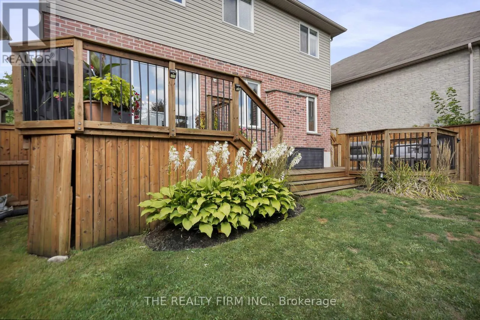 581 CLEARWATER CRESCENT