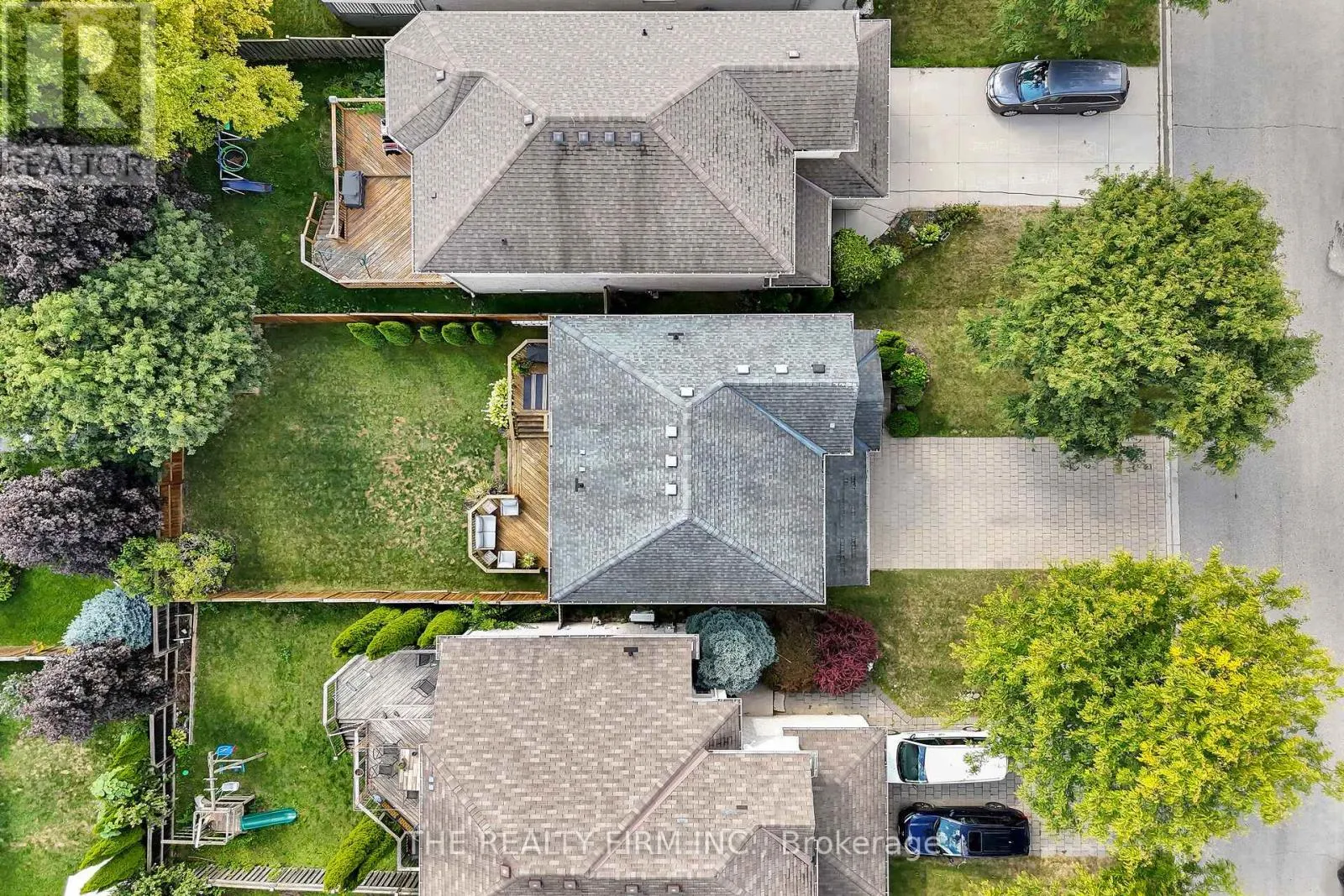 581 CLEARWATER CRESCENT