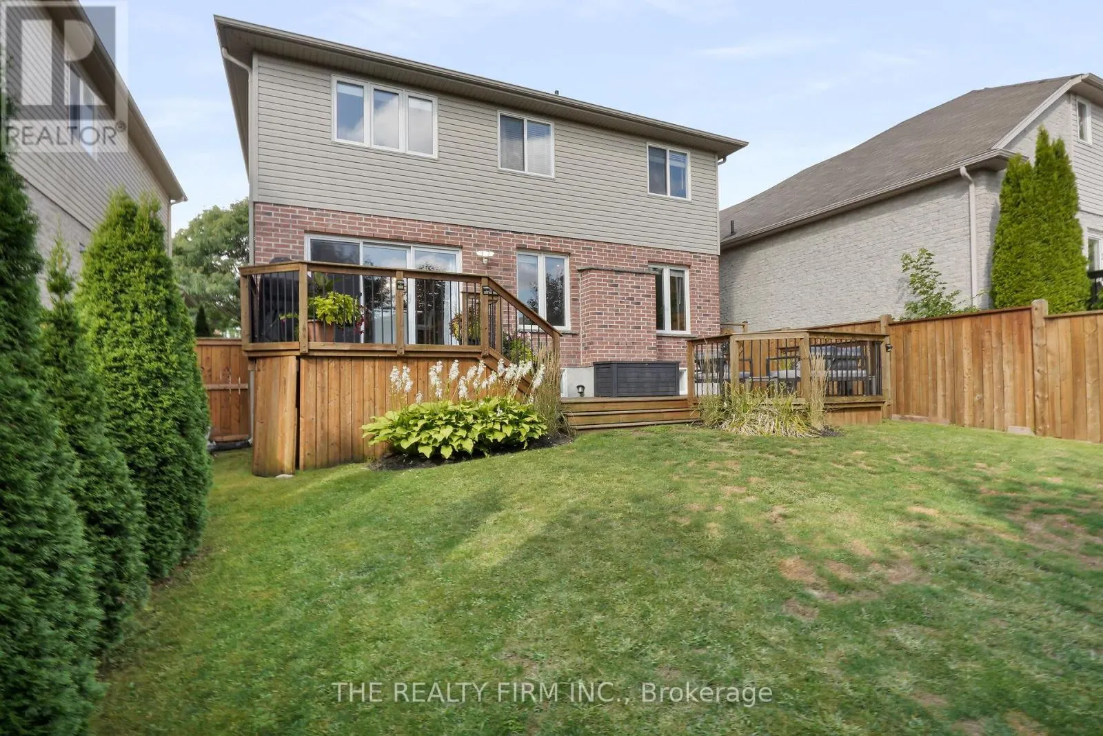 581 CLEARWATER CRESCENT