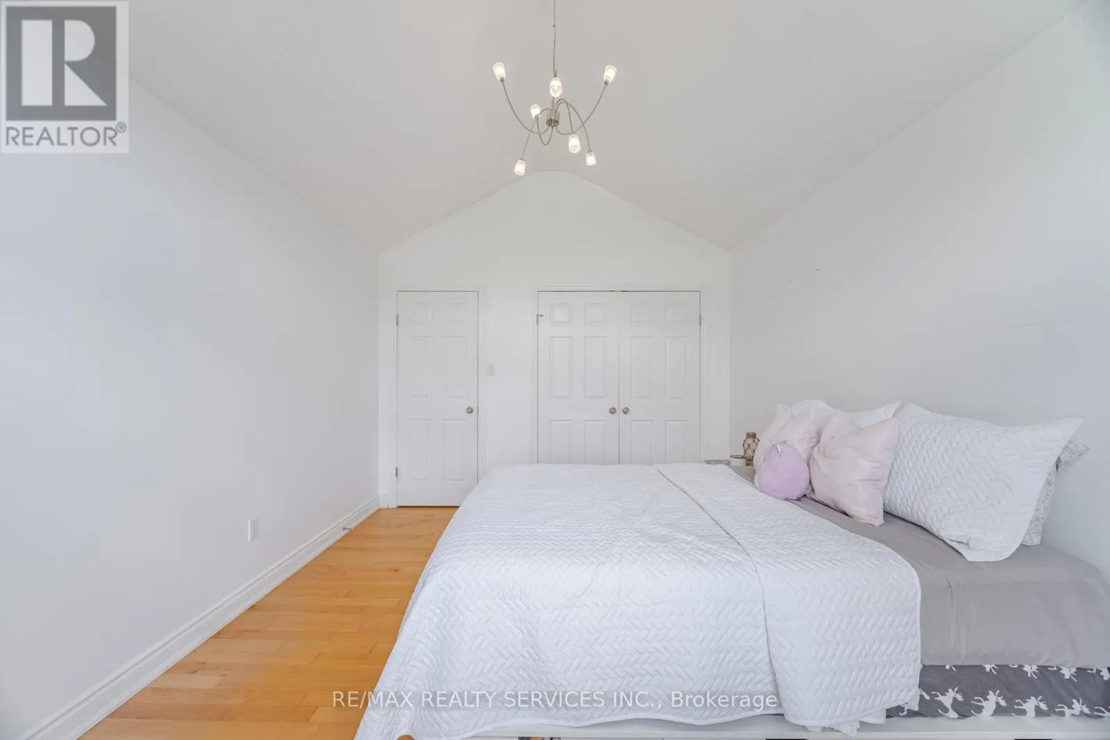 24 BROOKHAVEN CRESCENT