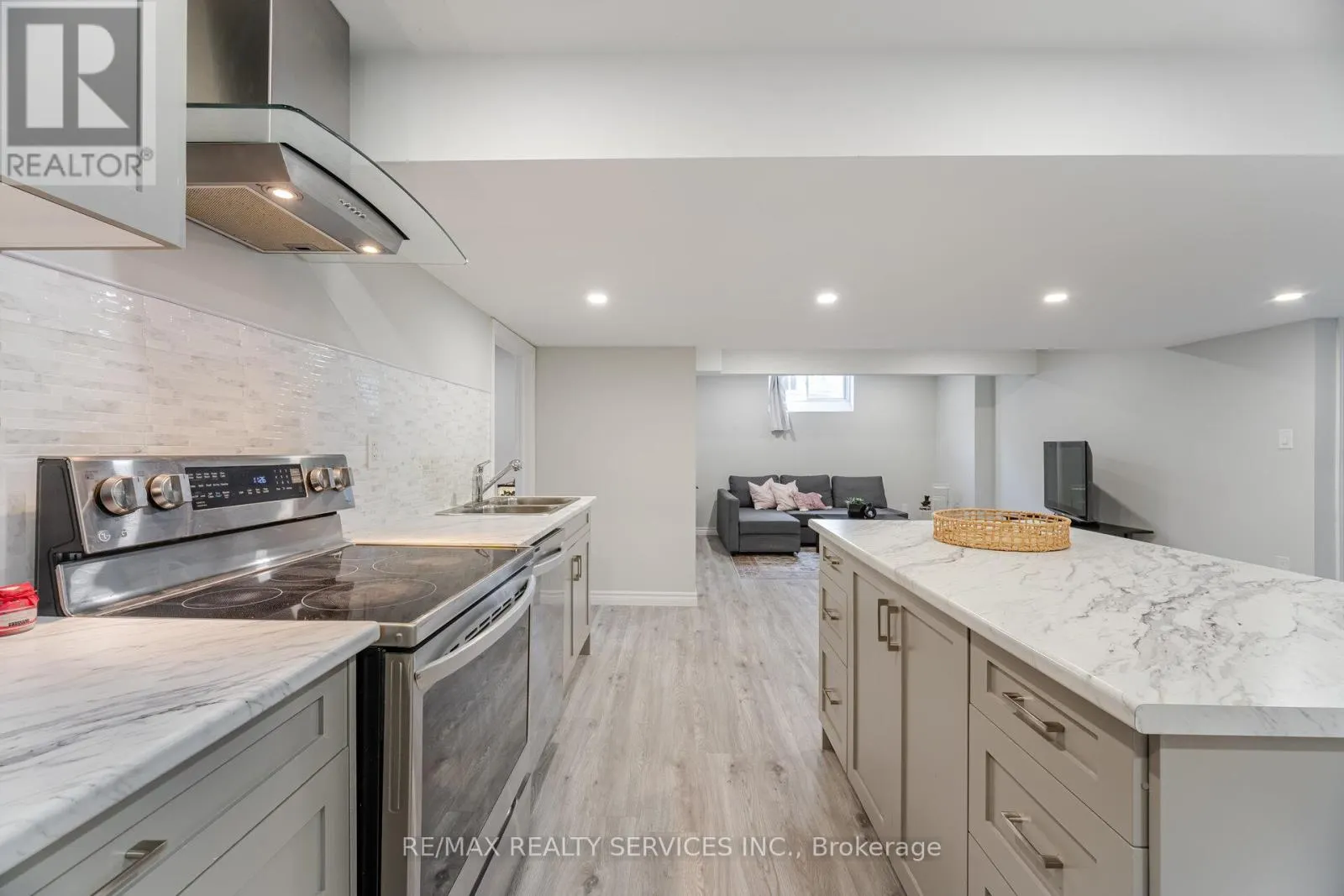 24 BROOKHAVEN CRESCENT