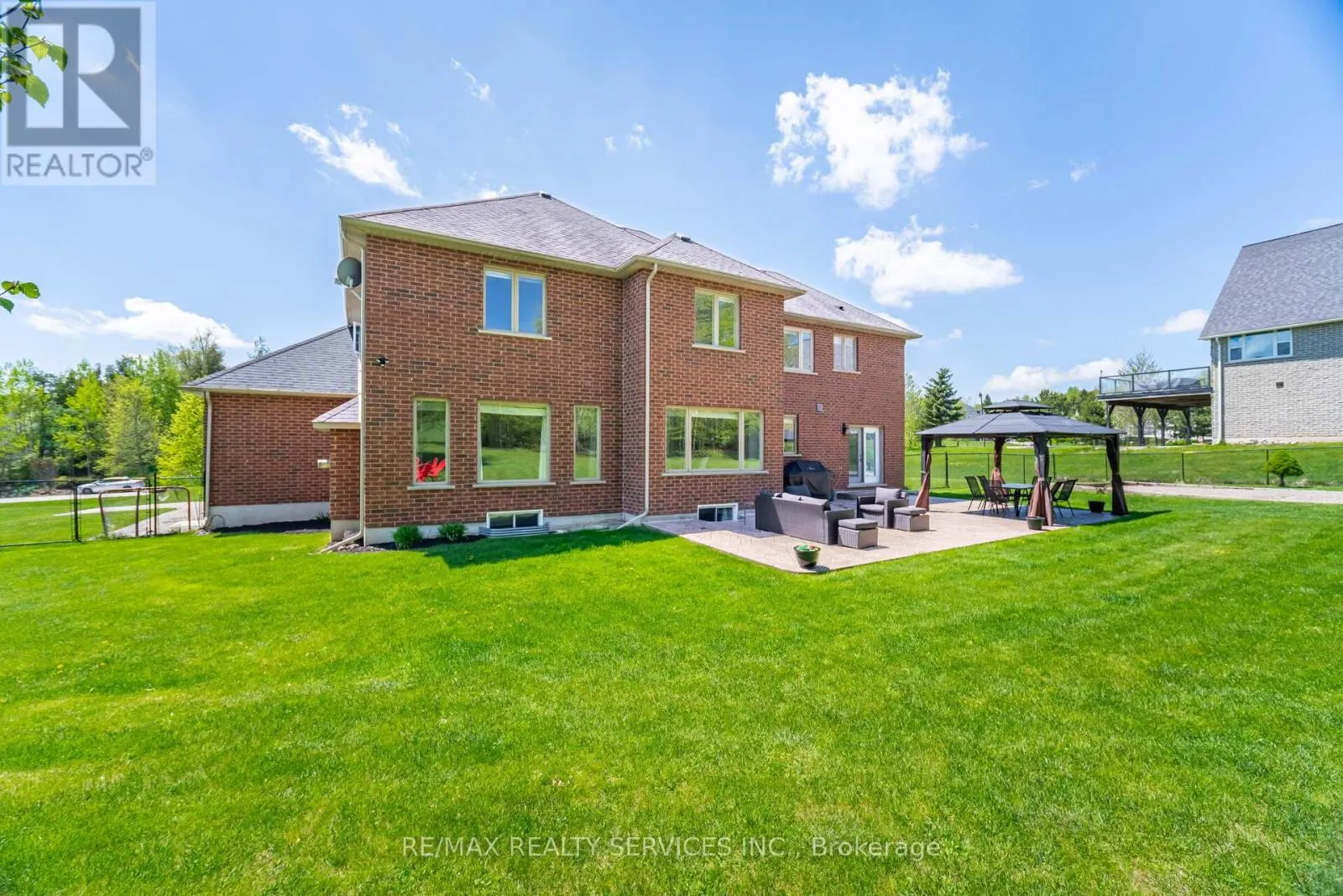 24 BROOKHAVEN CRESCENT