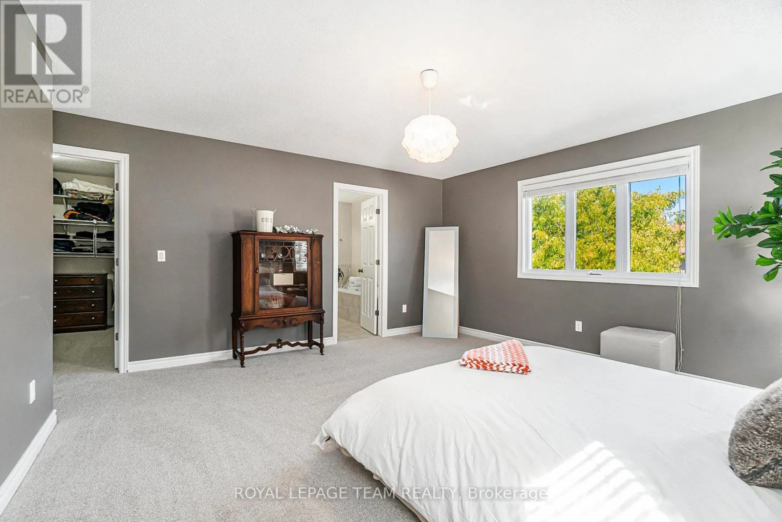369 GLENBRAE AVENUE