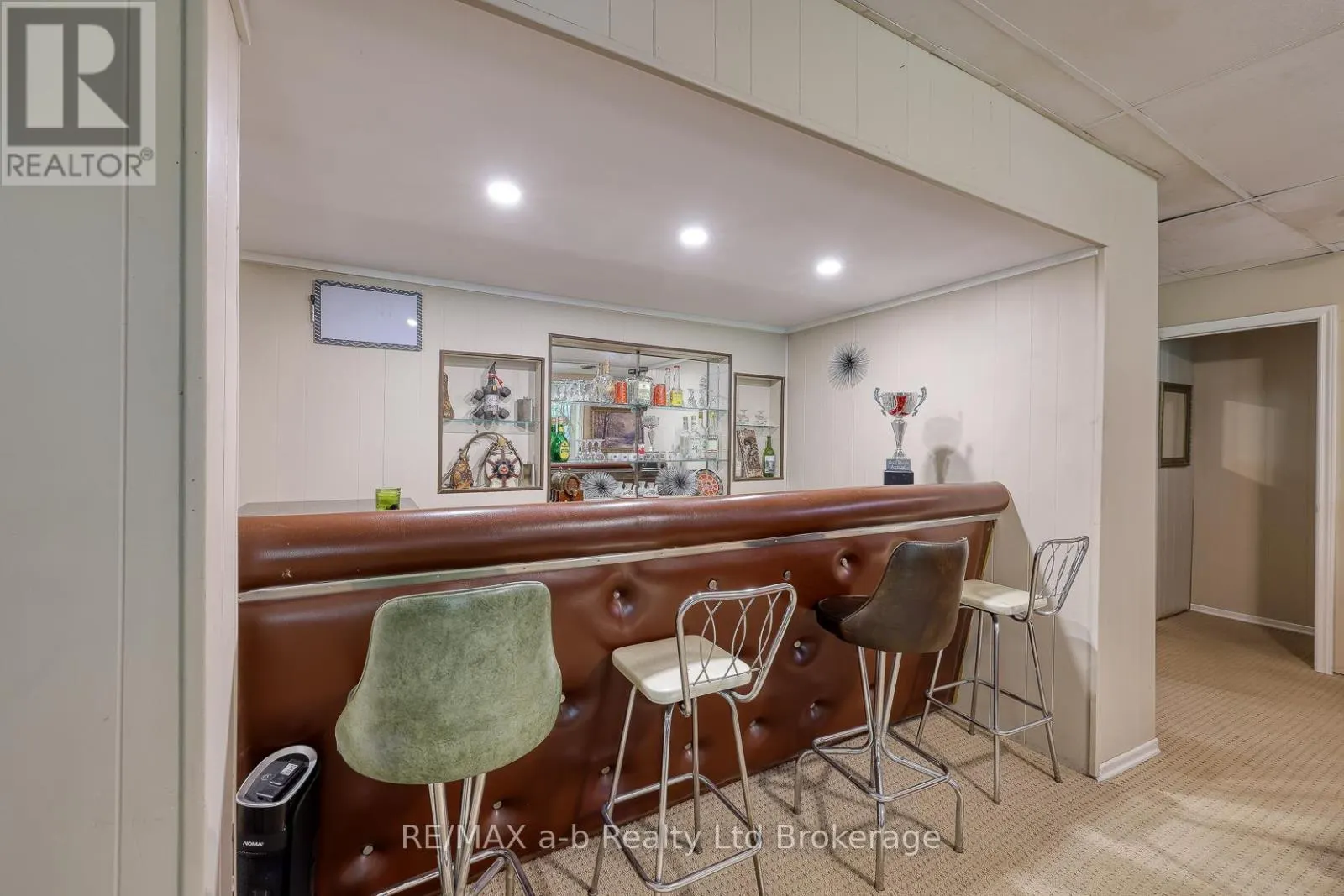 543 HIGHLAND DRIVE