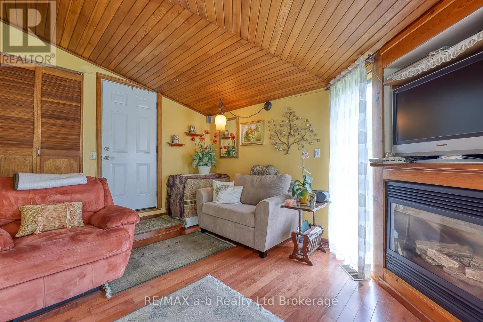 543 HIGHLAND DRIVE