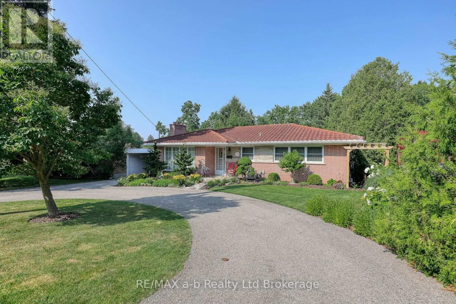 543 HIGHLAND DRIVE