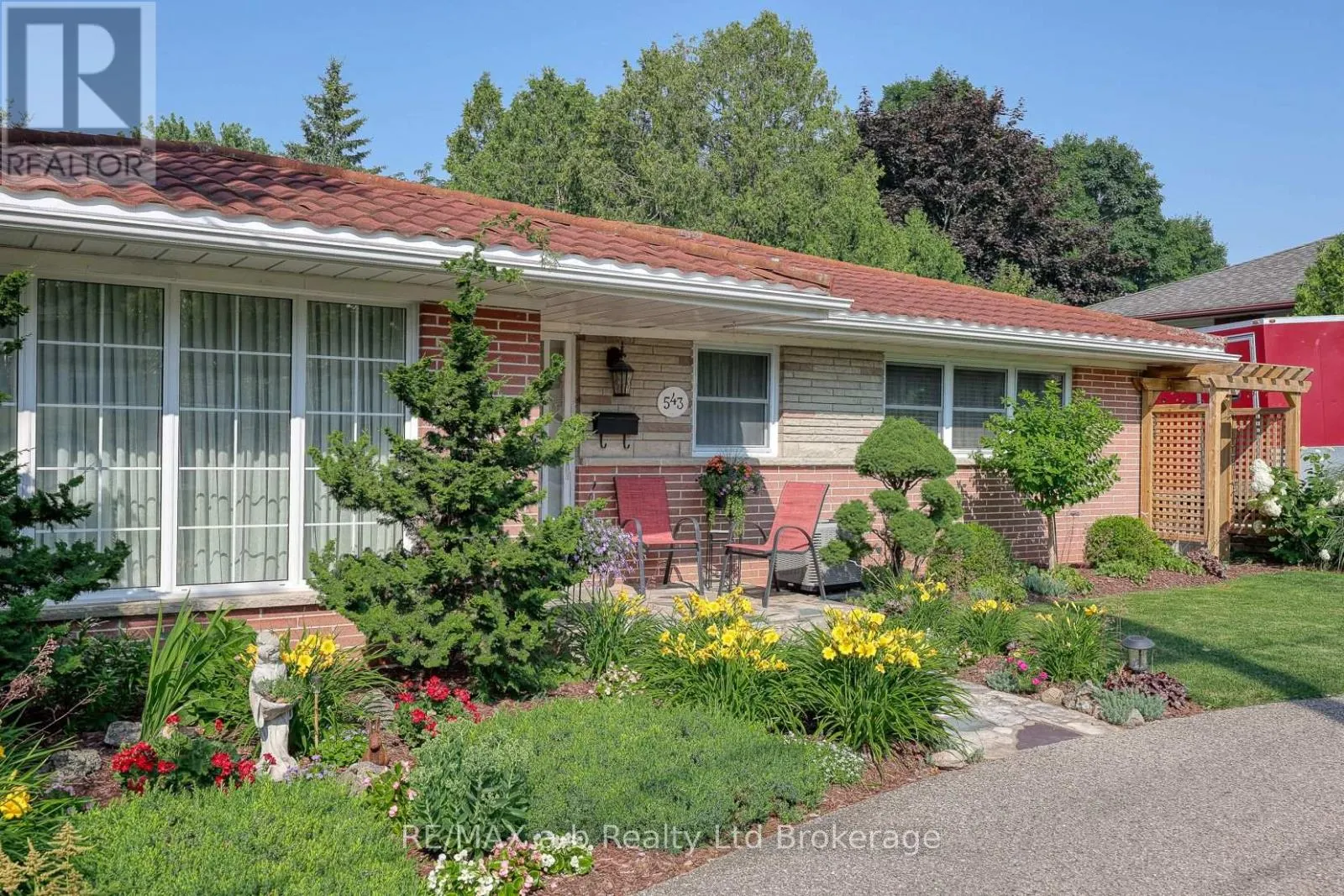 543 HIGHLAND DRIVE