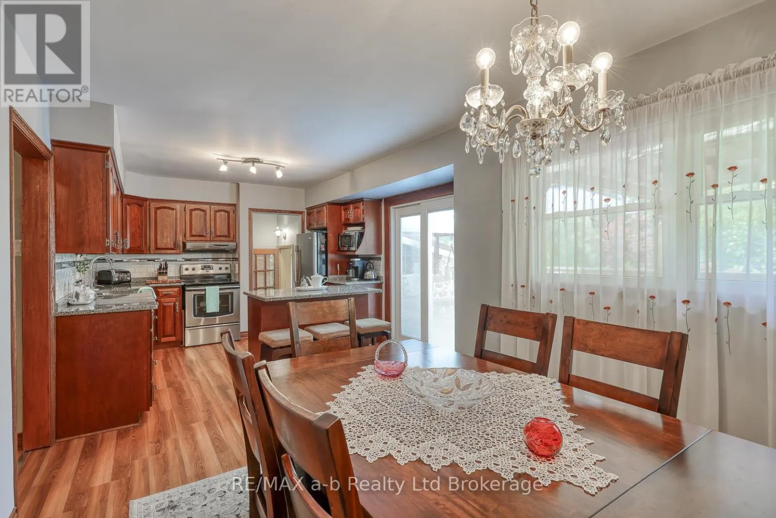 543 HIGHLAND DRIVE