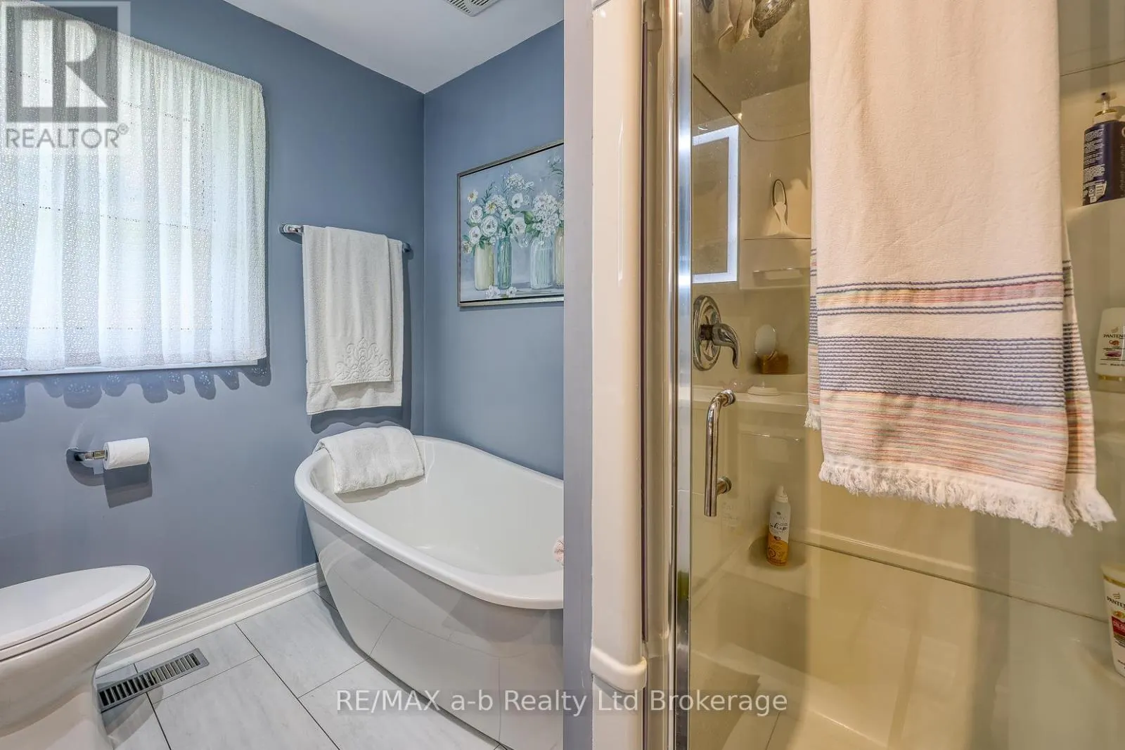 543 HIGHLAND DRIVE