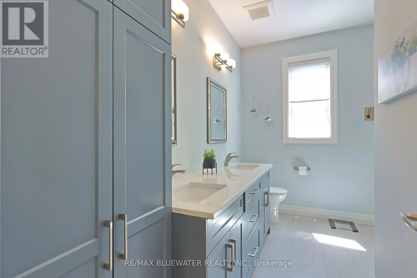 8437 GOOSEMARSH LINE