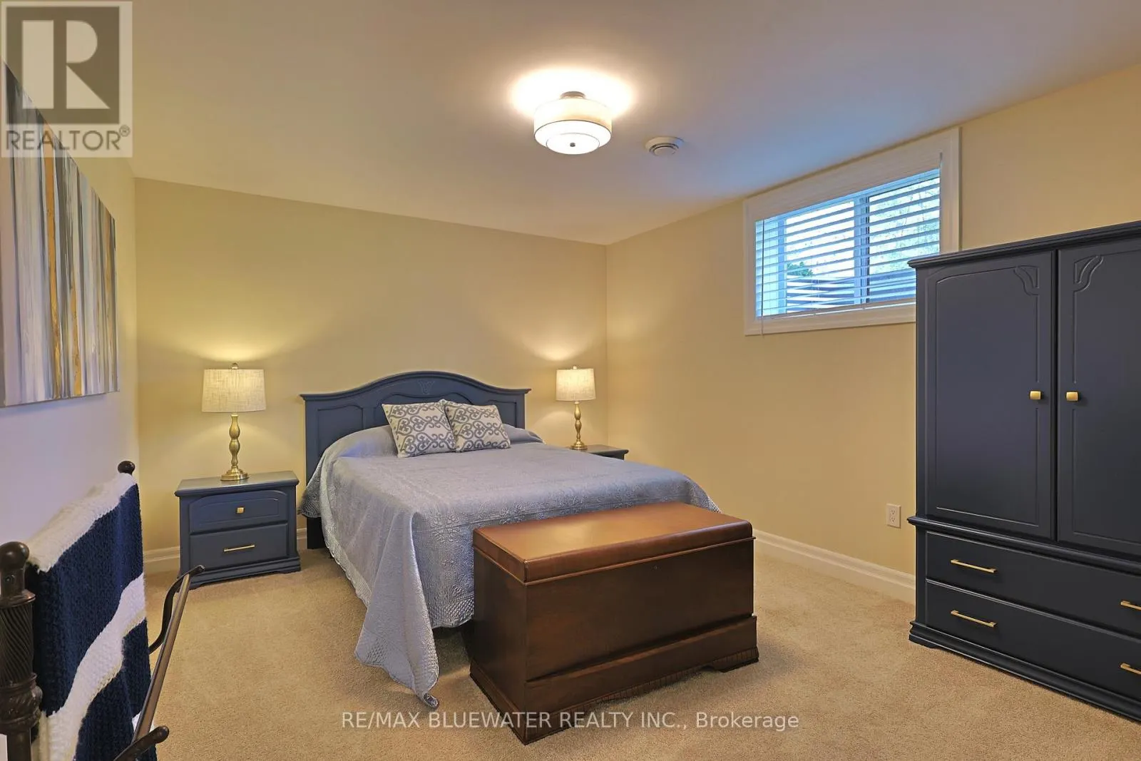 8437 GOOSEMARSH LINE
