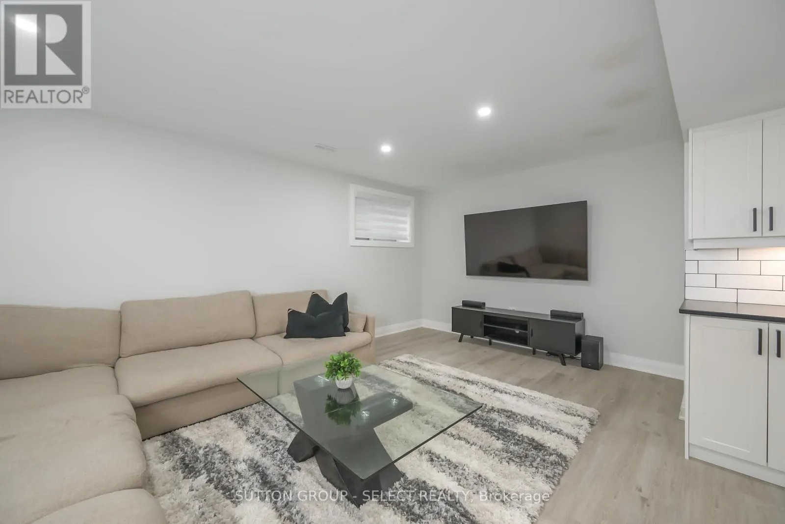 77 - 383 DAVENTRY WAY, #77