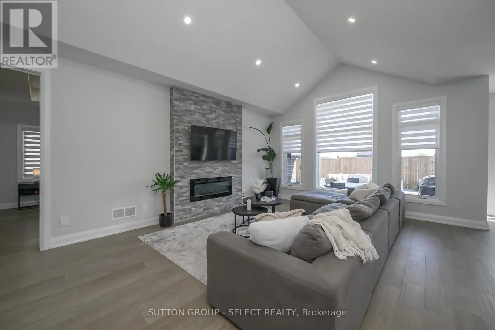 77 - 383 DAVENTRY WAY, #77