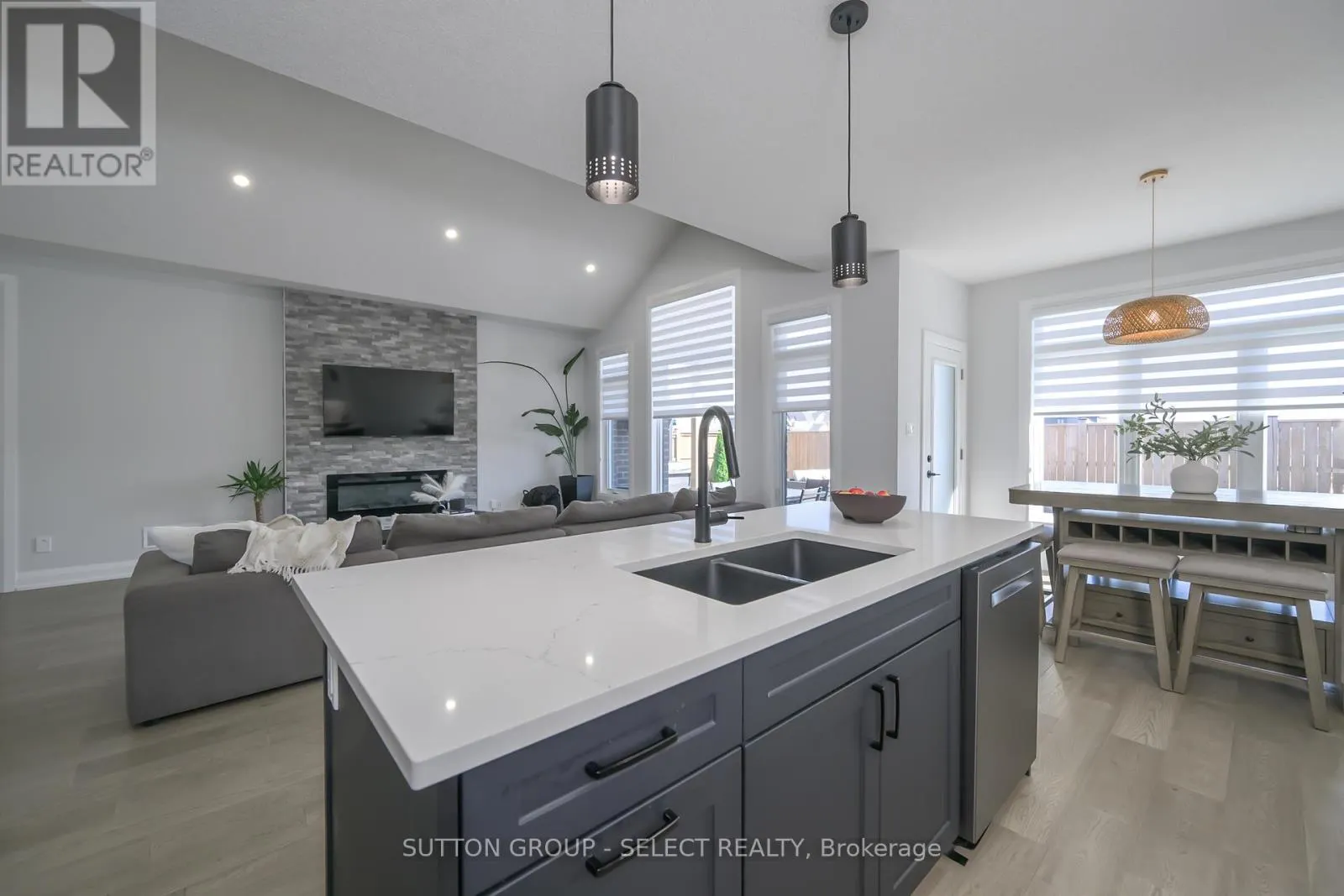 77 - 383 DAVENTRY WAY, #77