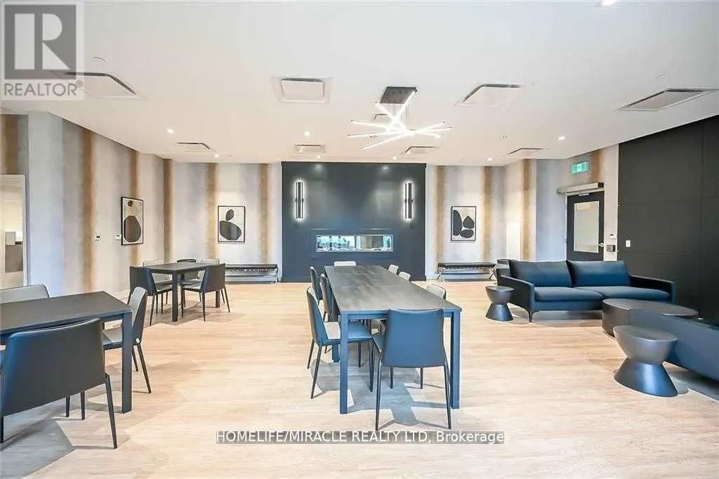 213 - 2750 KING STREET E