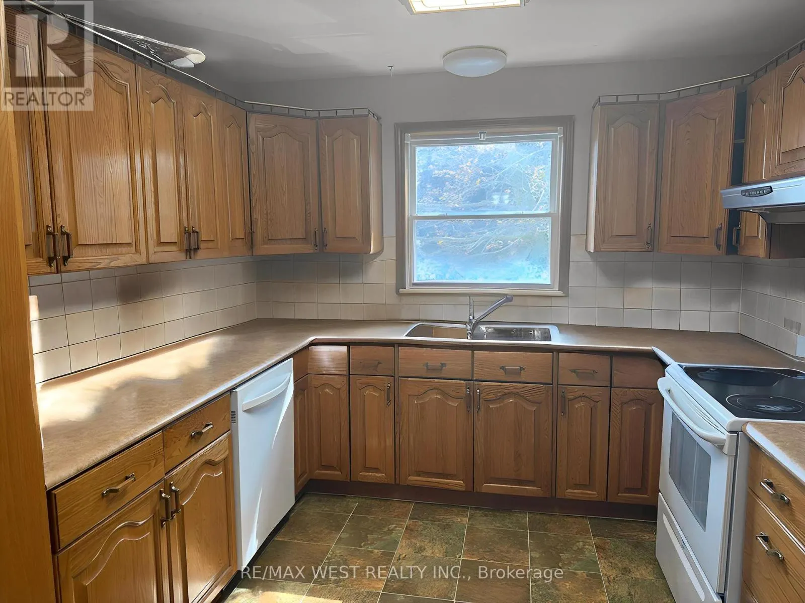 816 BREALEY DRIVE