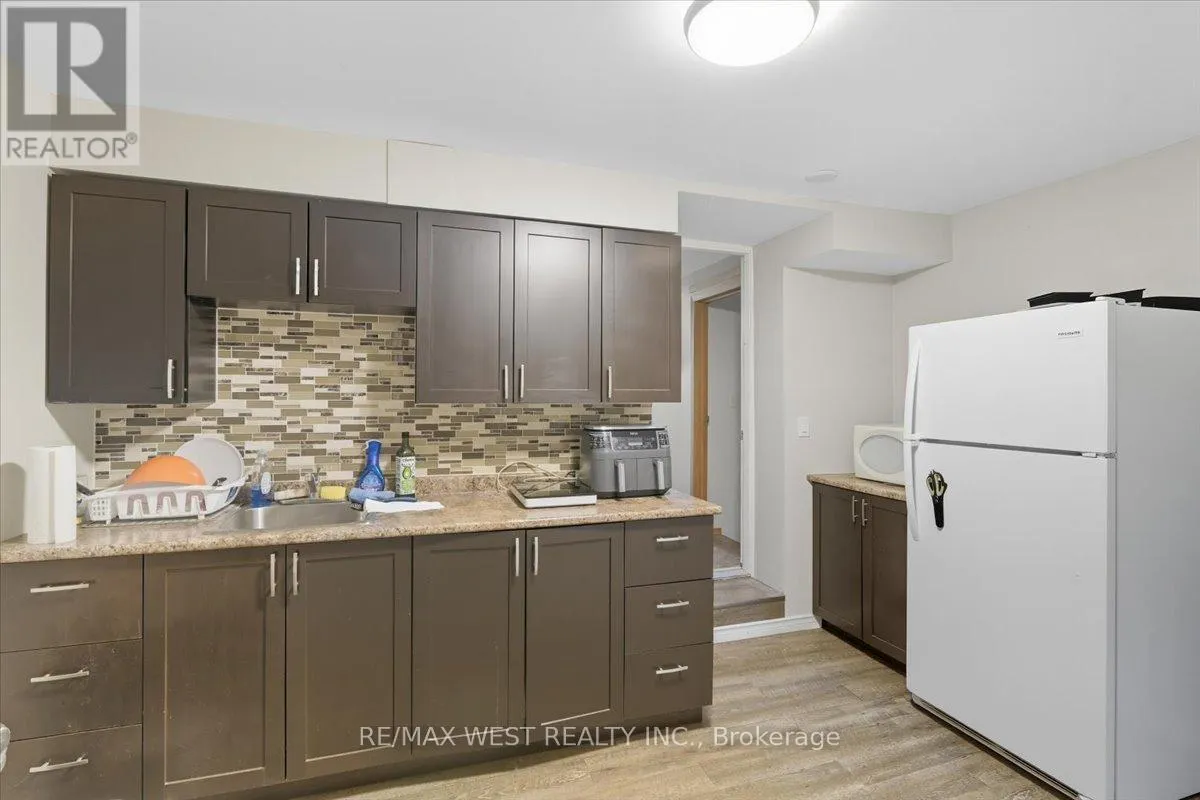 816 BREALEY DRIVE