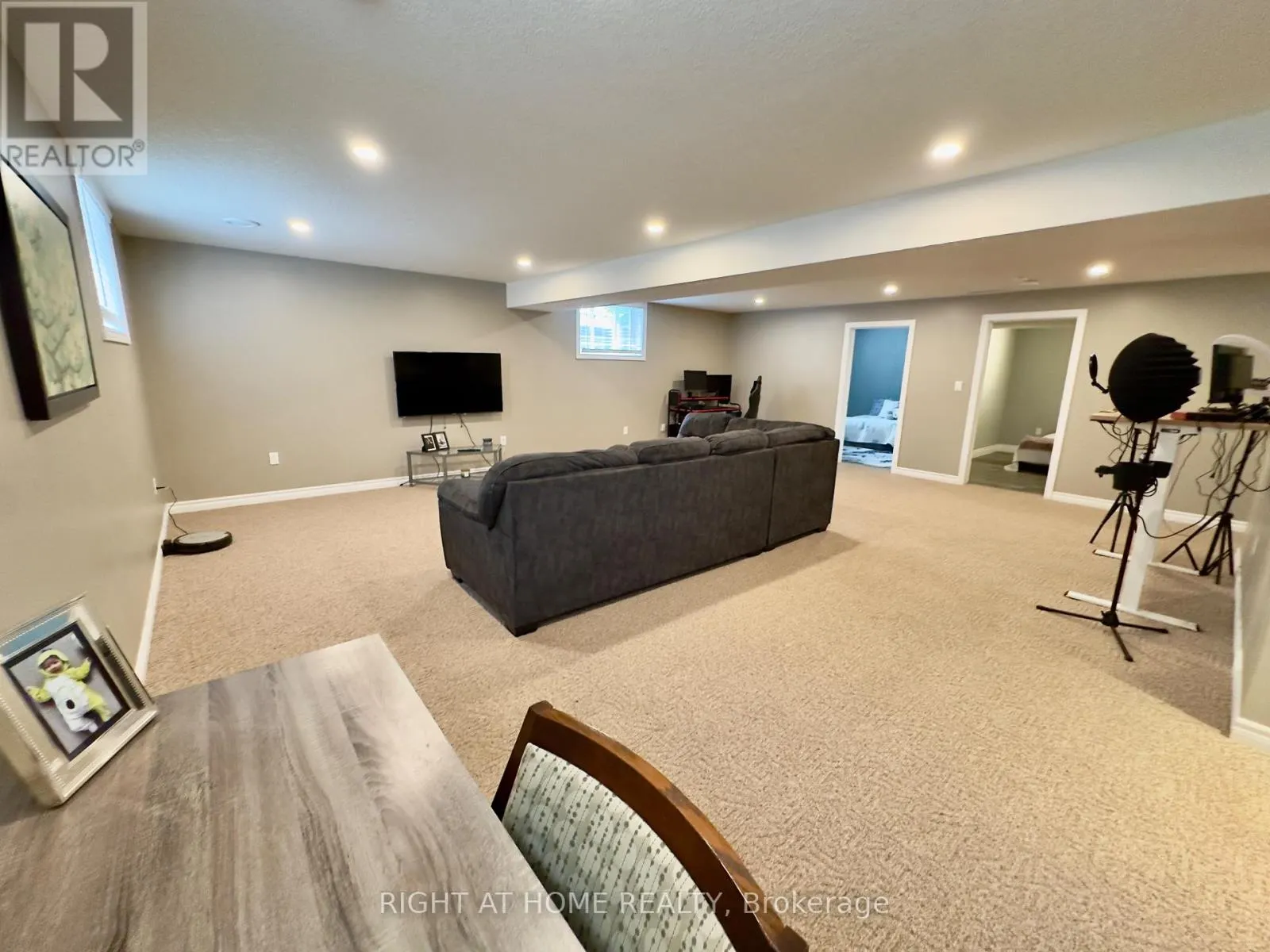 1 DRAKE COURT