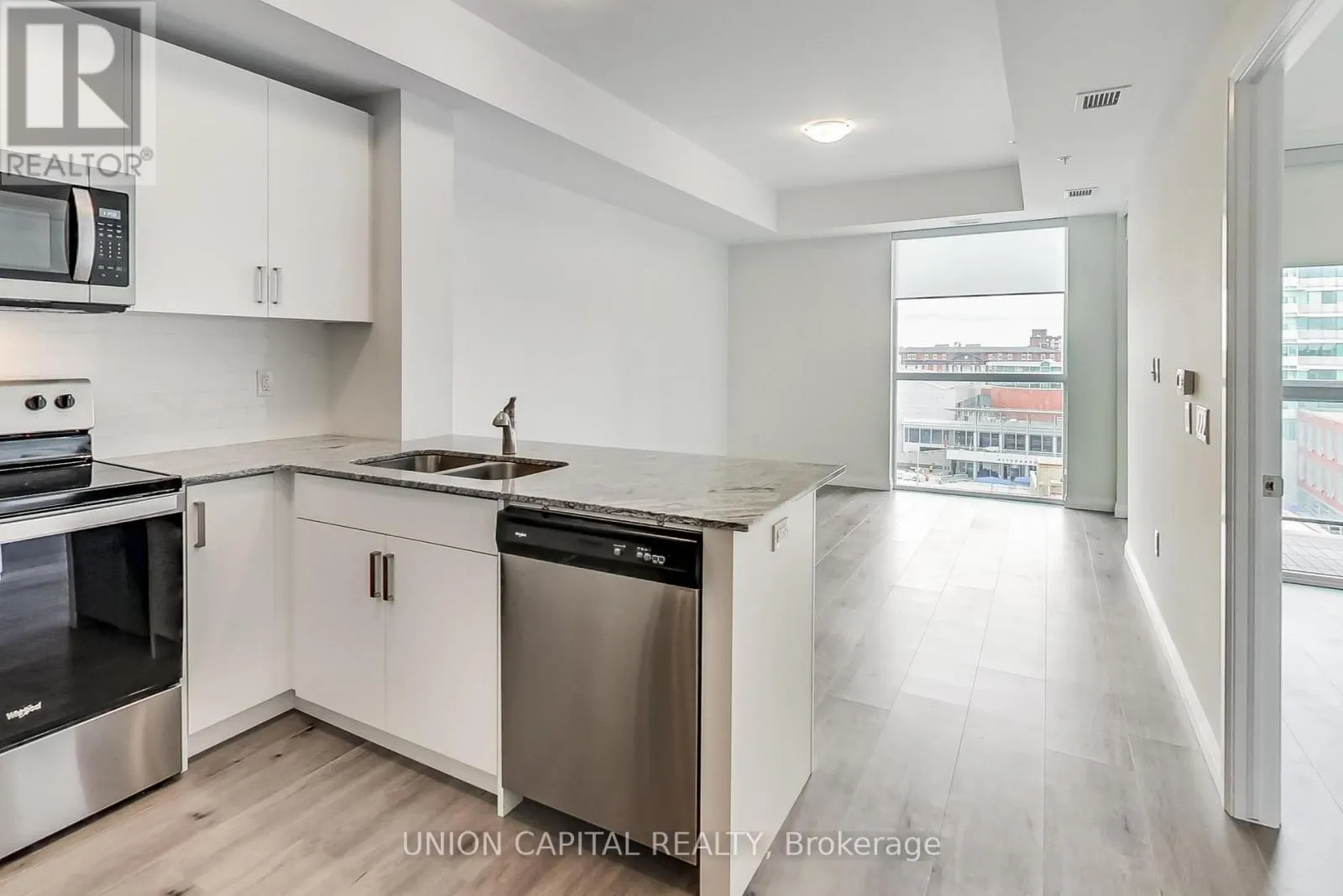 801 - 60 CHARLES STREET W