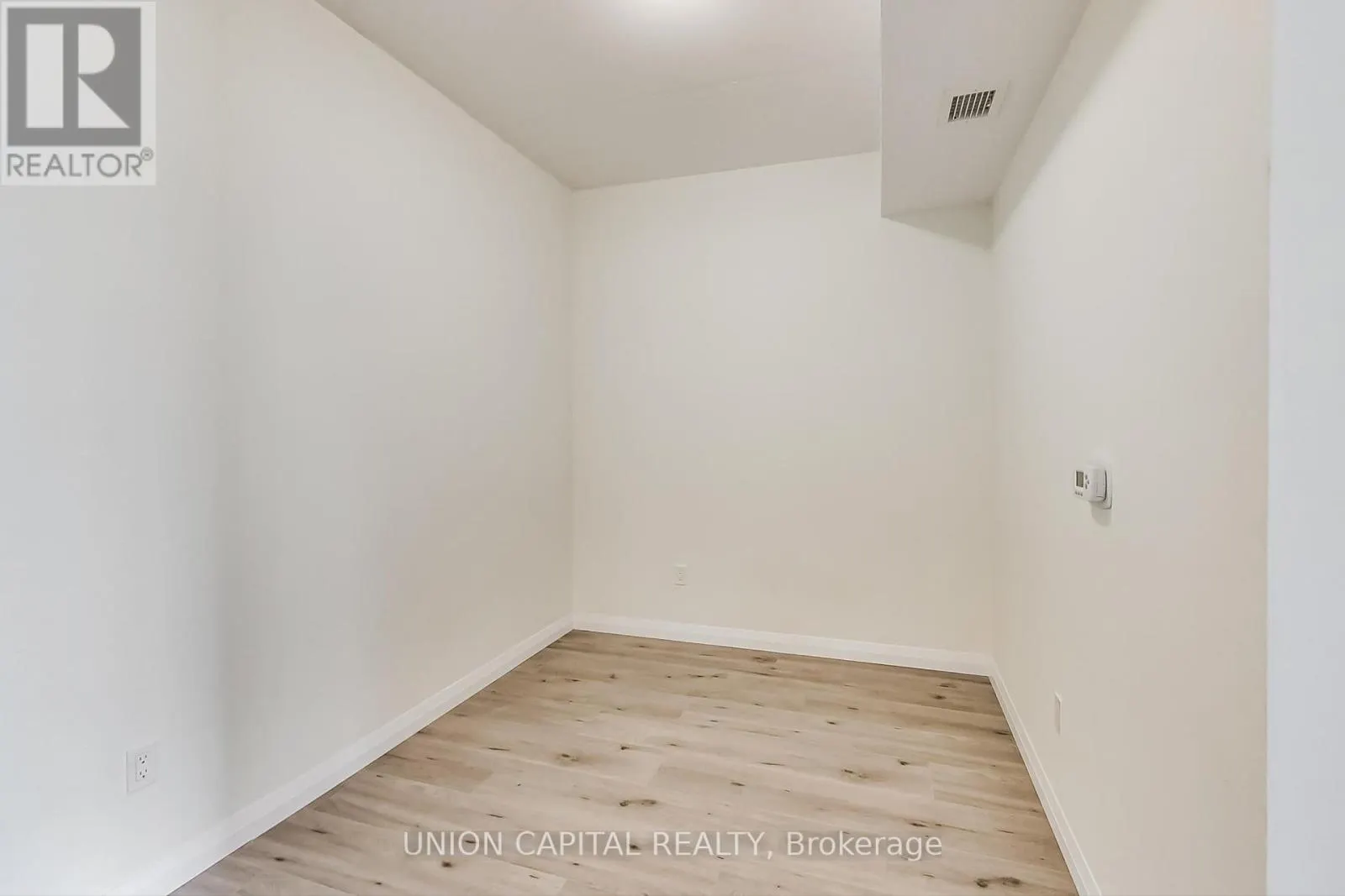 801 - 60 CHARLES STREET W