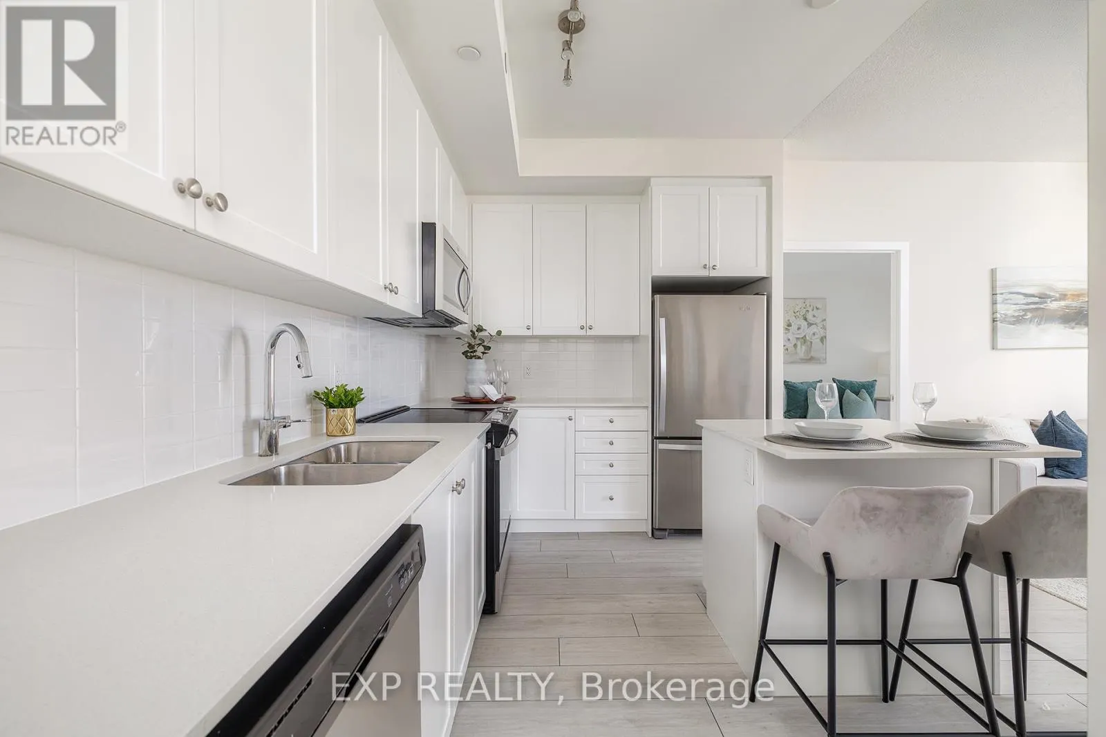 1401 - 55 DUKE STREET W