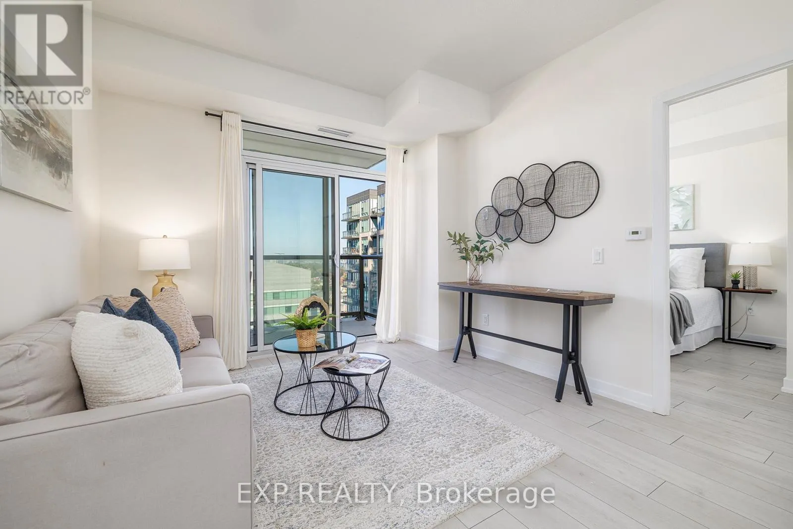 1401 - 55 DUKE STREET W