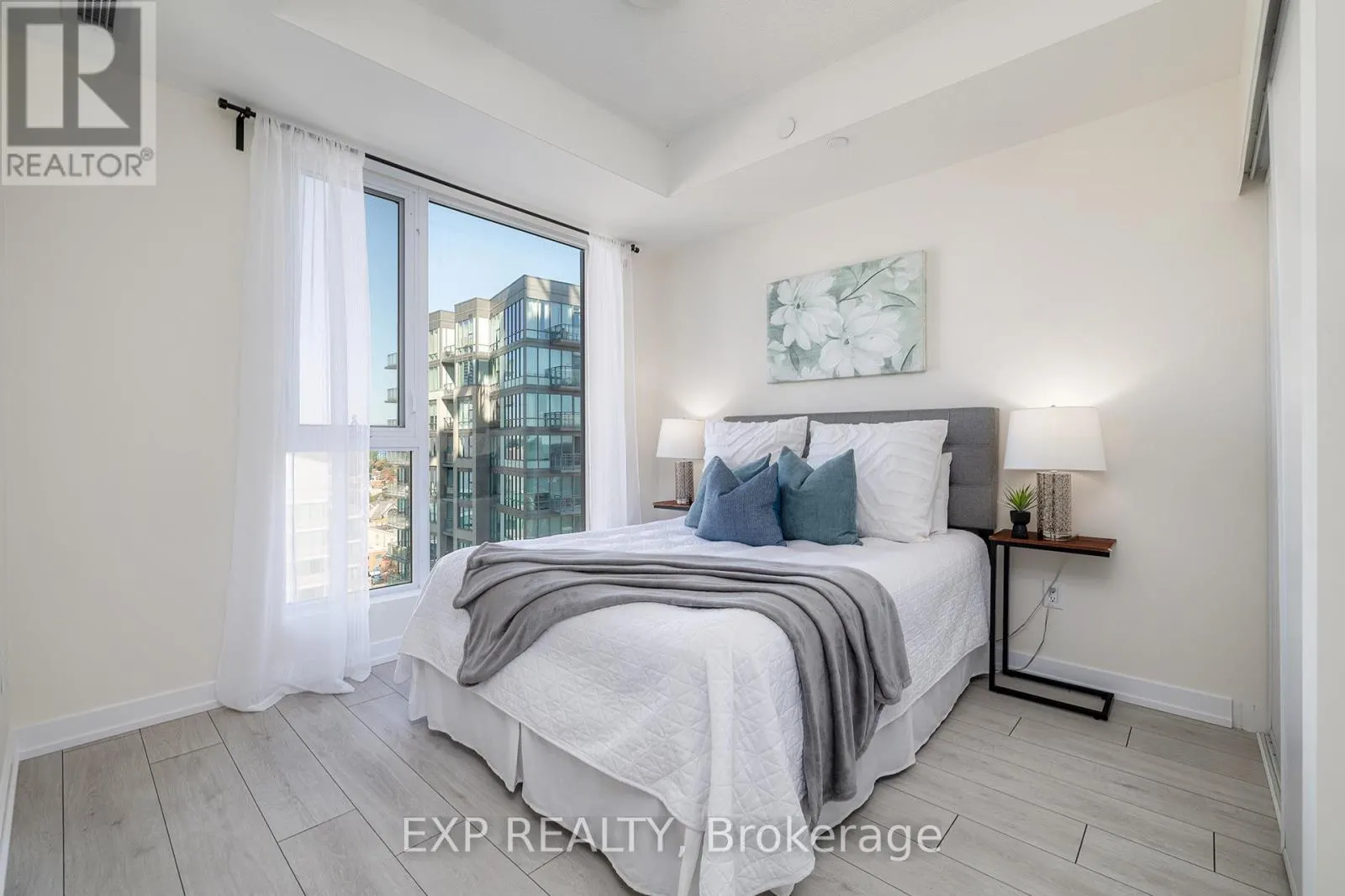 1401 - 55 DUKE STREET W