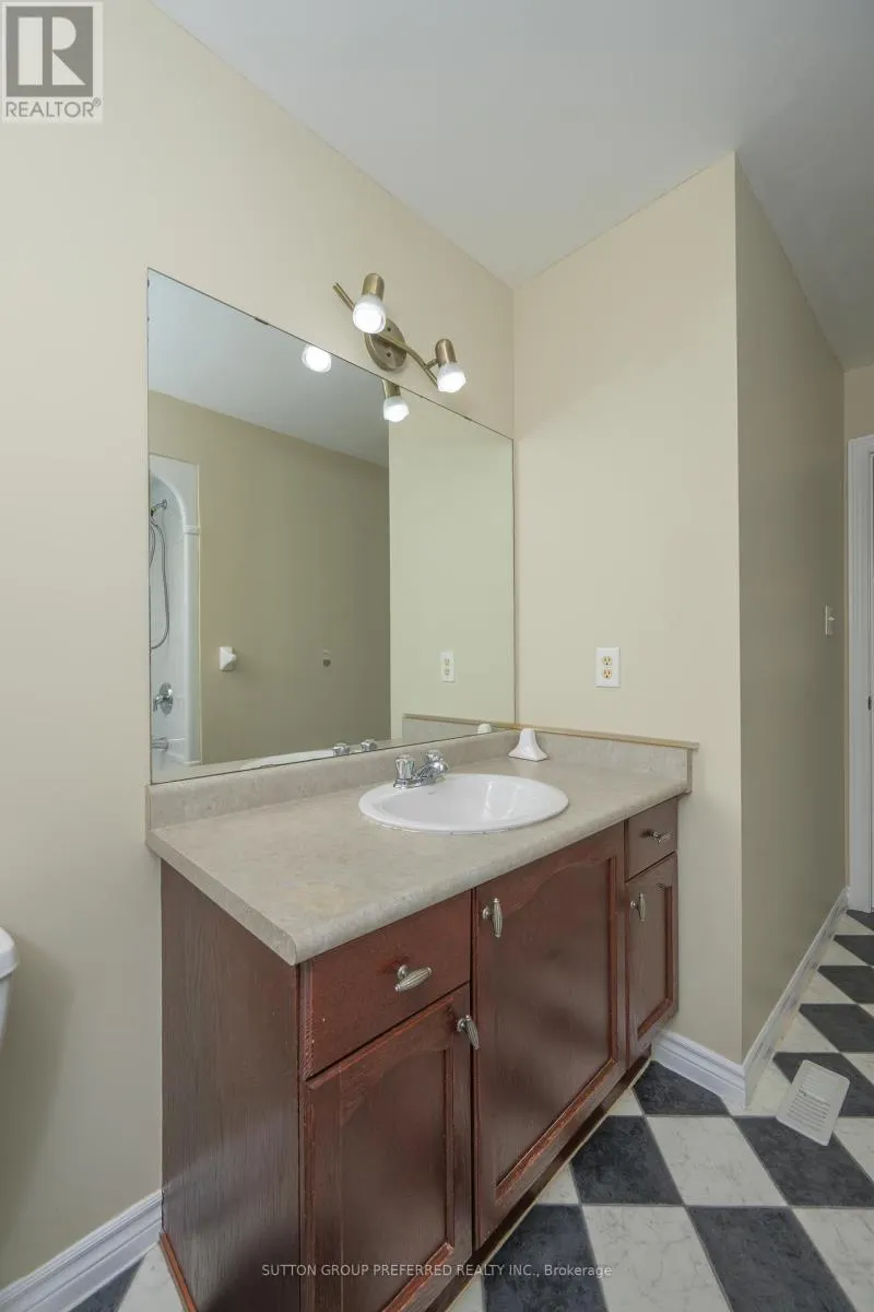 1605 MICKLEBOROUGH COURT