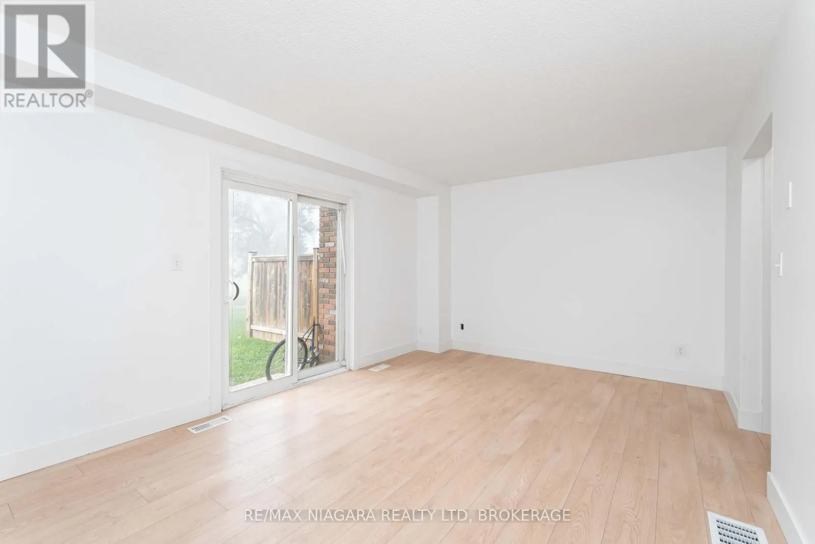 112 - 100 BROWNLEIGH AVENUE, #112