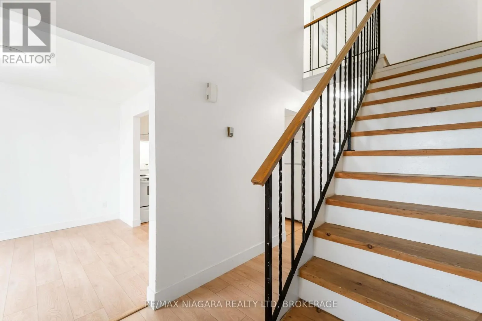 112 - 100 BROWNLEIGH AVENUE, #112