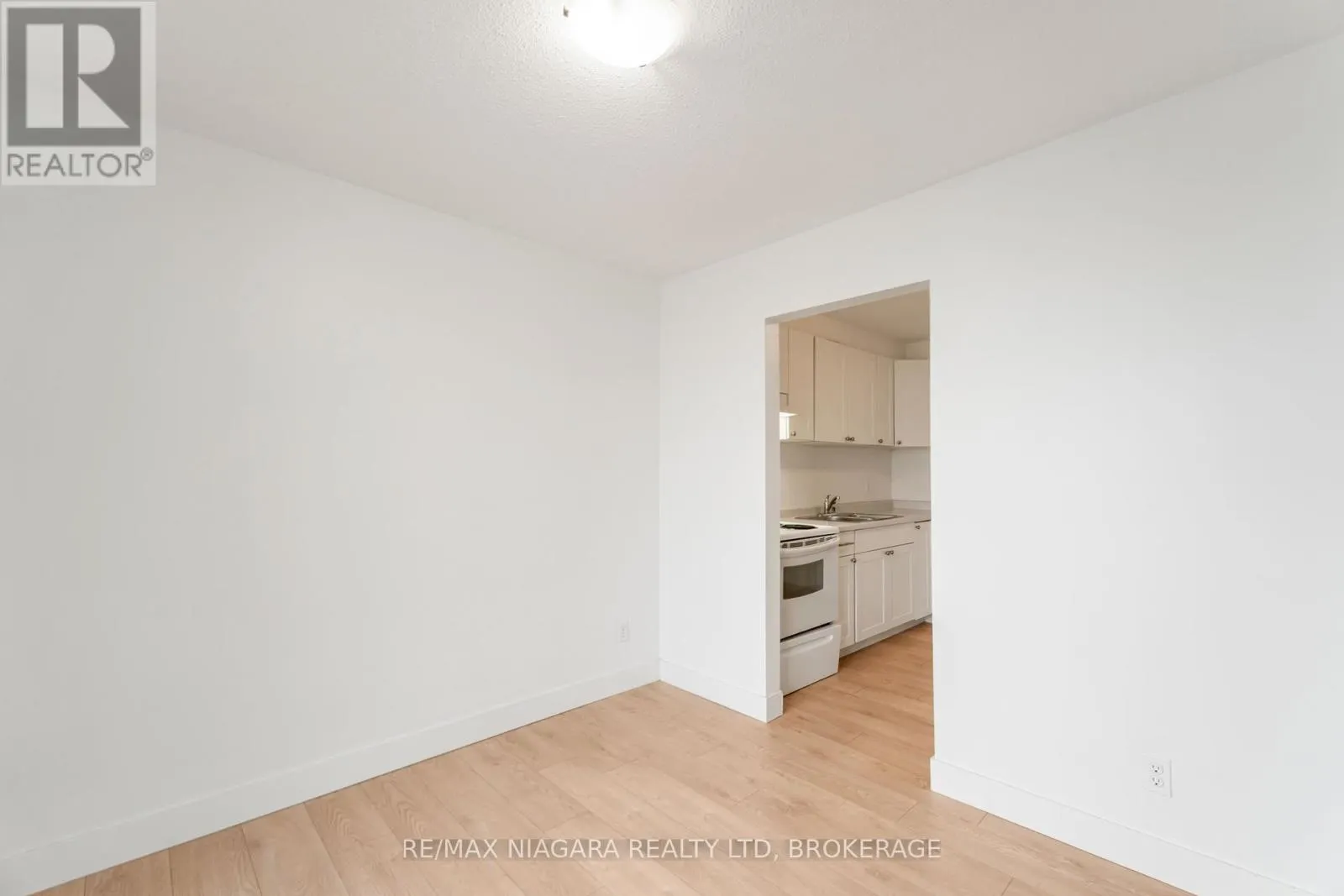 112 - 100 BROWNLEIGH AVENUE, #112