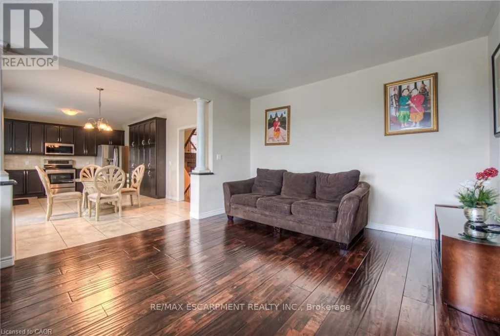 83 BOULDER CRESCENT
