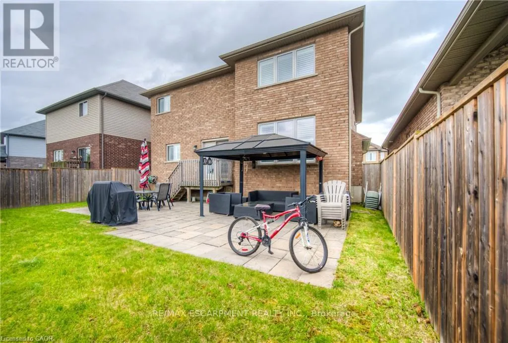 83 BOULDER CRESCENT