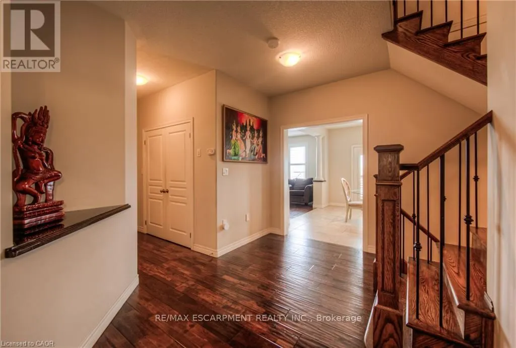 83 BOULDER CRESCENT