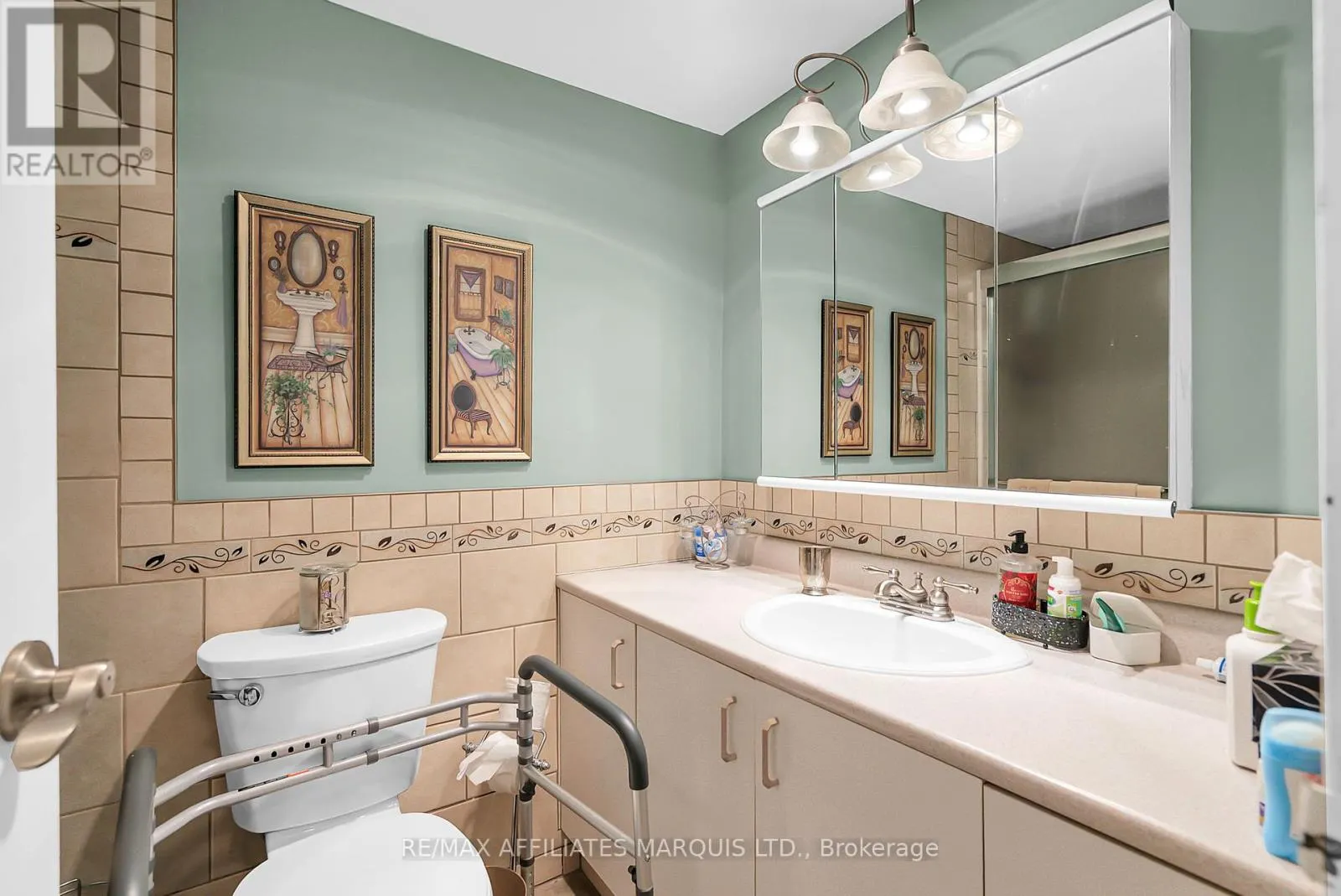 302 - 308 SECOND STREET E