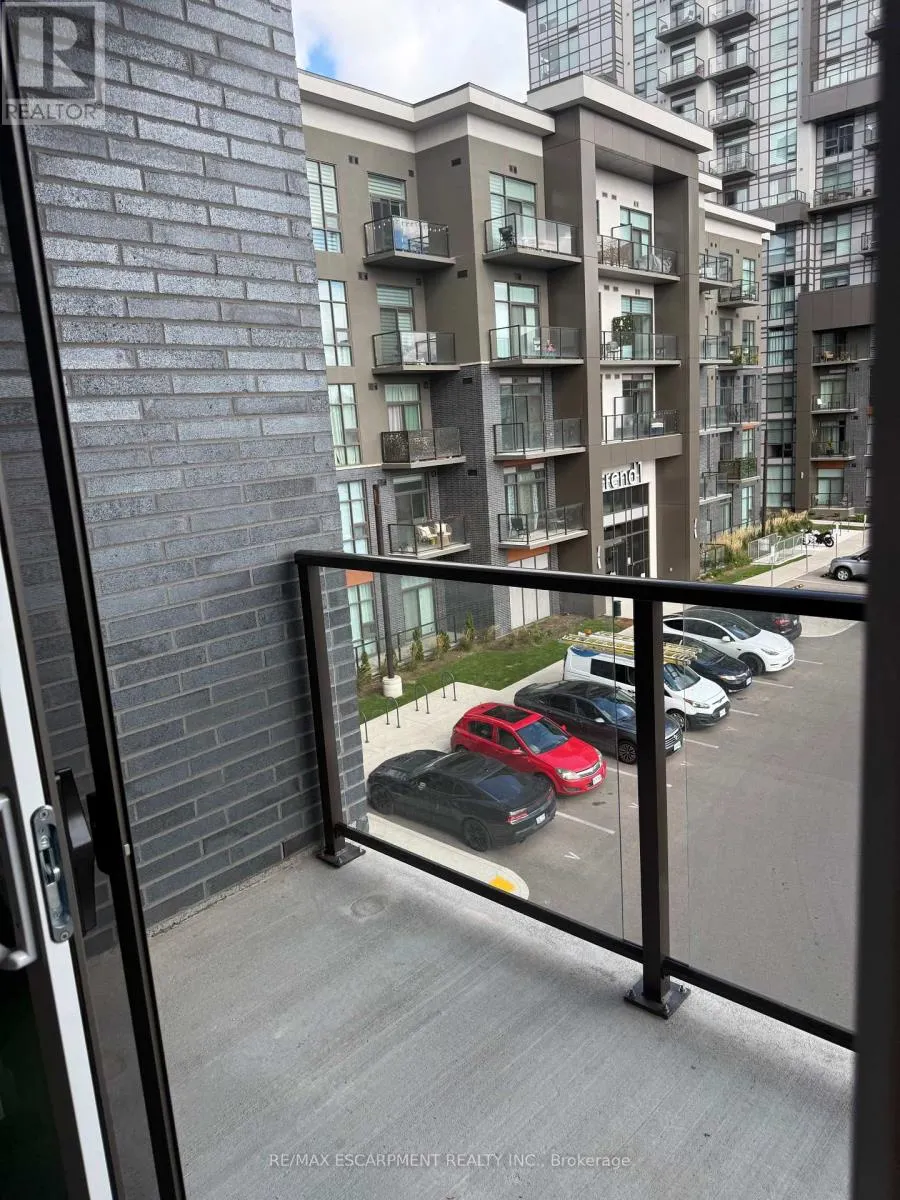 326 - 450 DUNDAS STREET