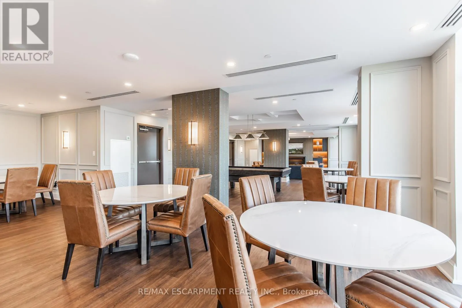 326 - 450 DUNDAS STREET